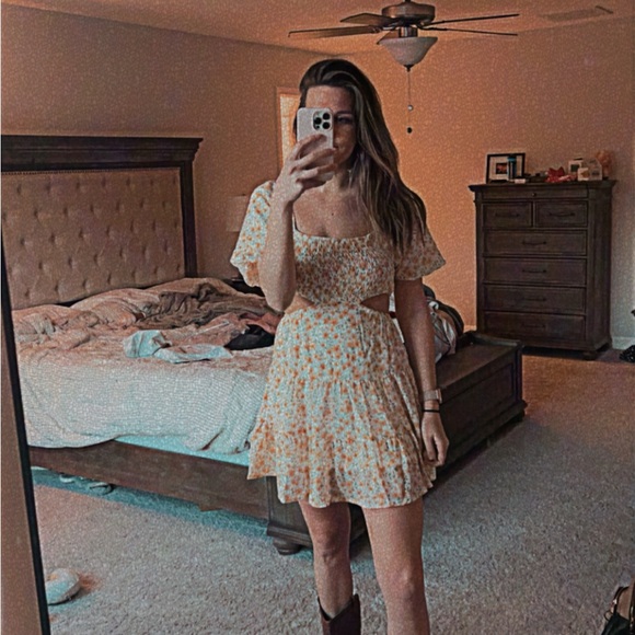 These Three Boutique Side Cut Out Floral Dress | SMALL - Picture 2 of 3